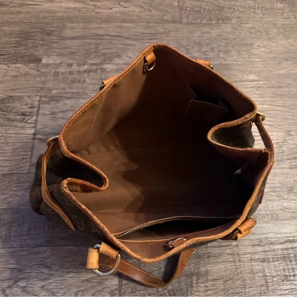 Louis Vuitton Classic Monogram Shoulder Bag - Picture 5 of 10